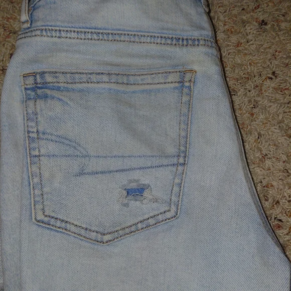 American Eagle Outfitters Strigid Jean Shorts - Size 4 - Midrise - Picture 5 of 7